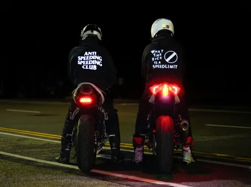 RUN IT CLUB riders at night in reflective hoodies