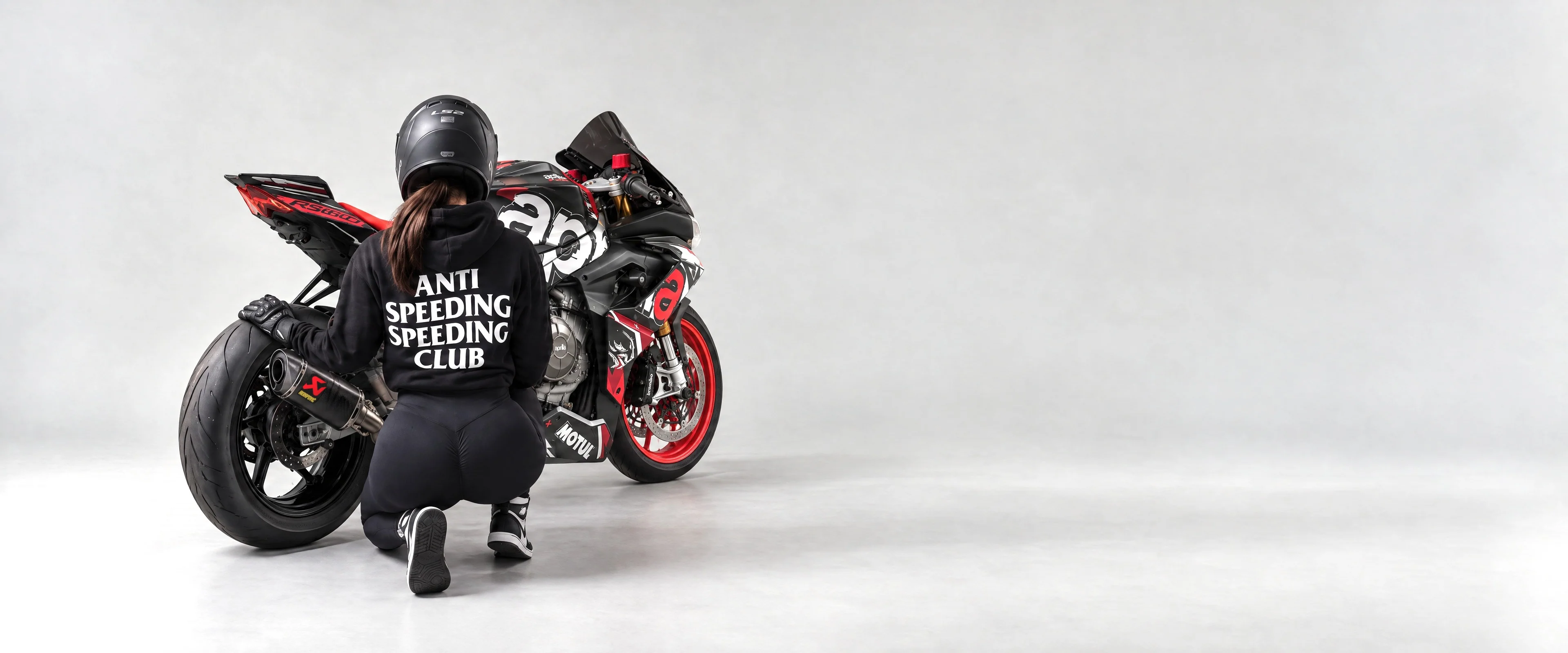 RUN IT LONDON studio shot