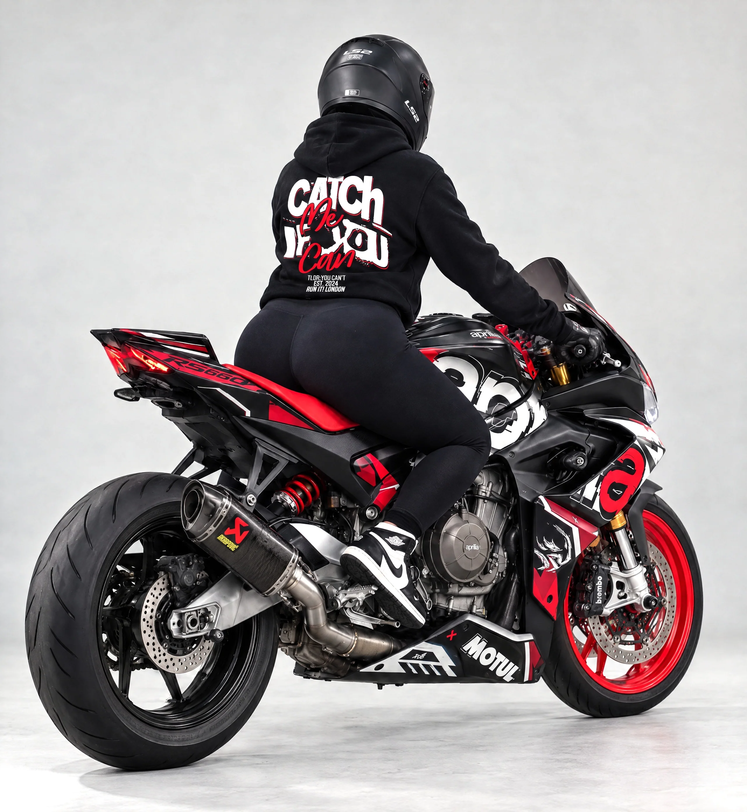 RUN IT LONDON studio shot